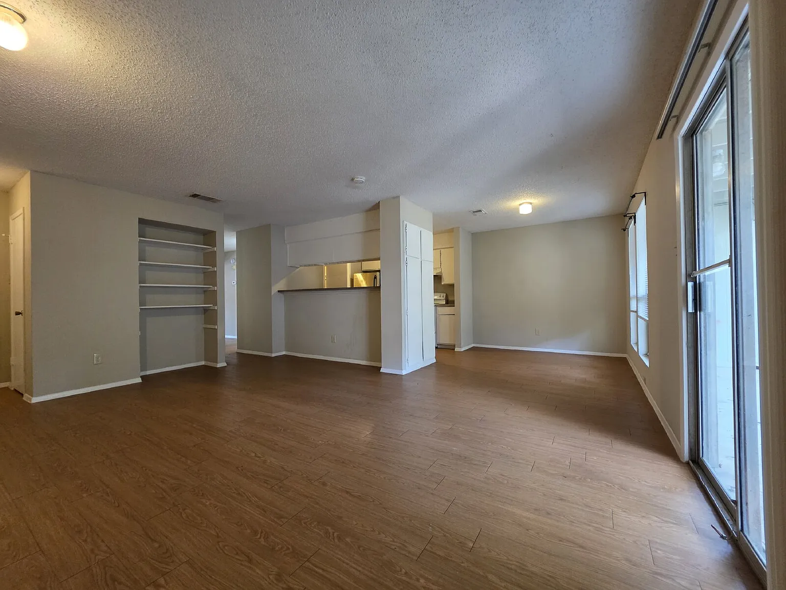 2 bed, 2.0 bath, 1004 sqft, $999 — Photo 4