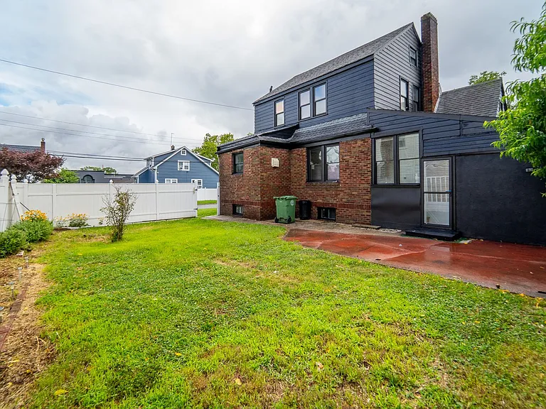 2215 N Wood Ave — Photo 36