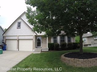 805 NE Hunters Rd, Blue Springs, MO 64014