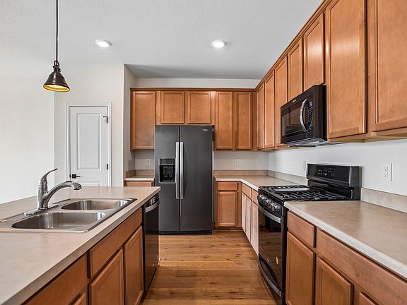 4th image of 855 N Waterloo Cir