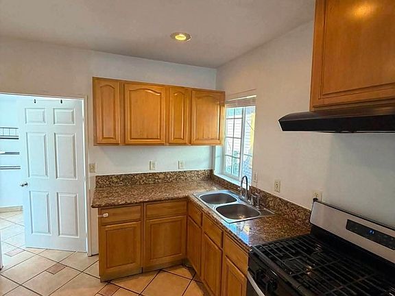 2nd image of 2870 Webster Ave