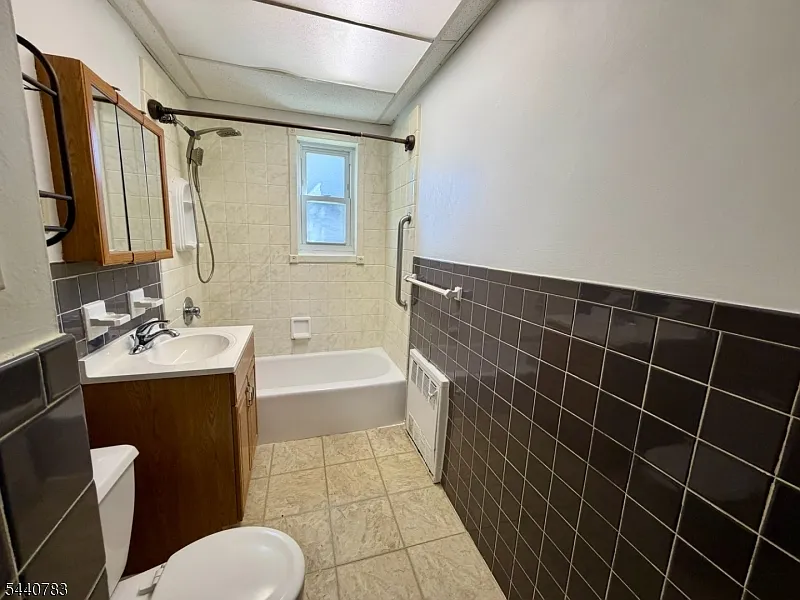 1 bed, 1.0 bath, $1,950 — Photo 3