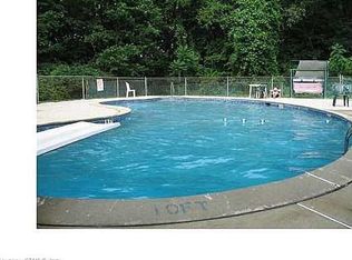 100 Harvest Hl #G, Wallingford, CT 06492