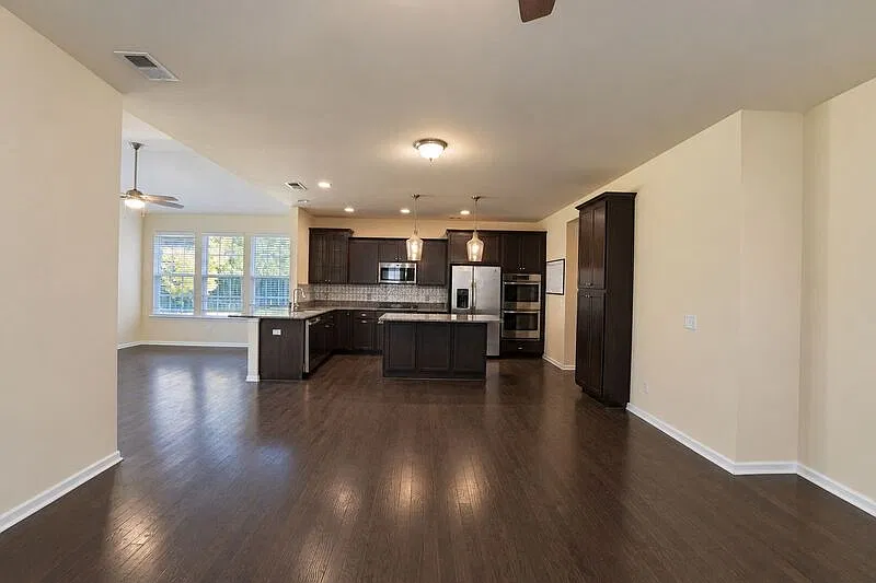 4 bed, 2.5 bath, 2404 sqft, $2,750 — Photo 4
