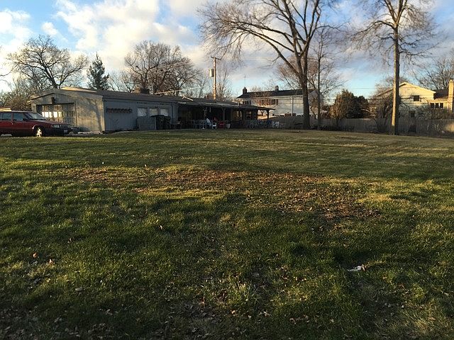 2nd image of 2450 Fir St