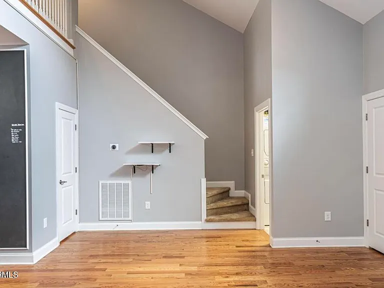 14 Cypress Cir — Photo 5