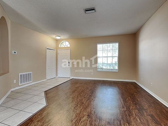 5th image of 443 Sand Ridge Dr