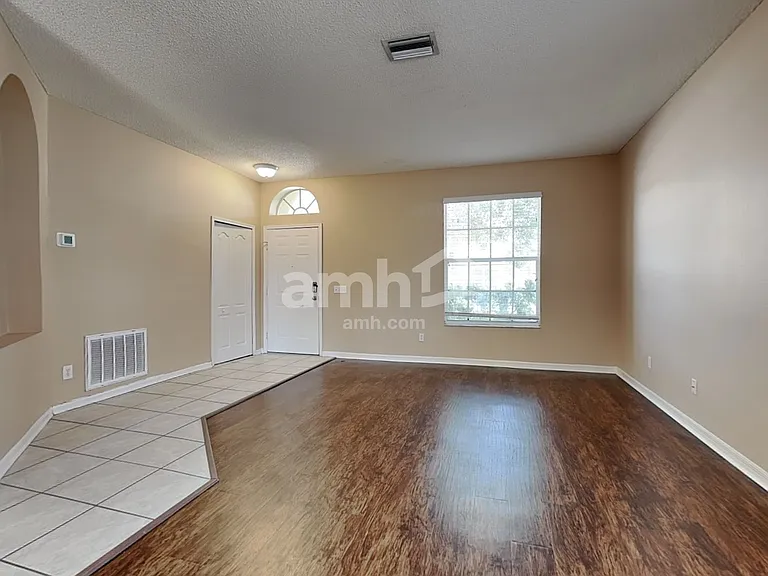 443 Sand Ridge Dr — Photo 5