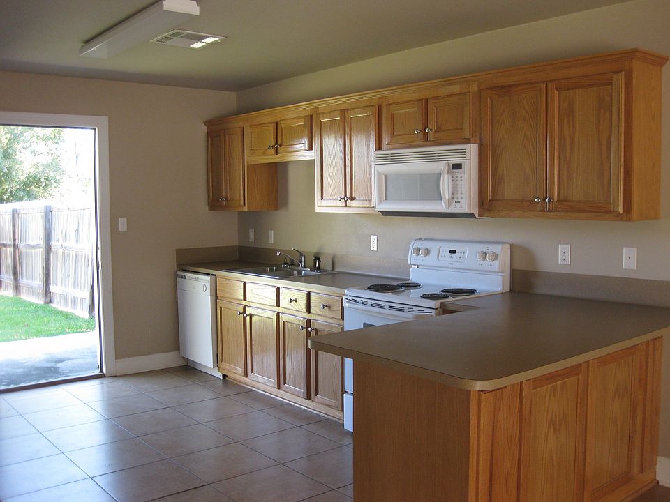 Great kitchen with snack bar overlooking living area