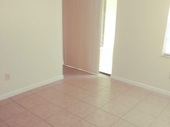 Master Bedroom leads to lanai