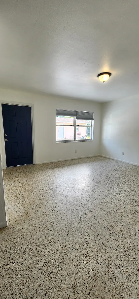 Building Photo - 5634 8th Ave #1