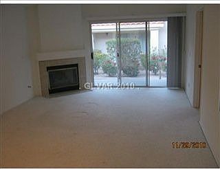 3rd image of 7802 Ravenhollow Ln