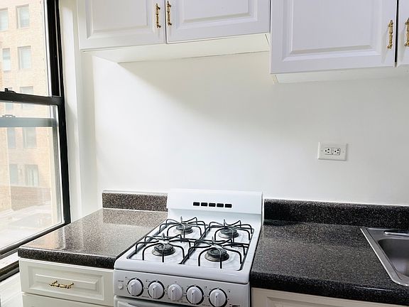 3rd image of 121 E 31st St APT 5B