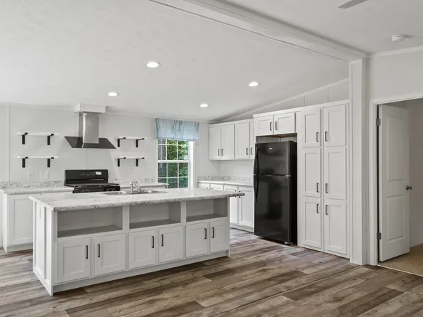 78 Hillcrest Dr Extension, Chelsea, ME 04330