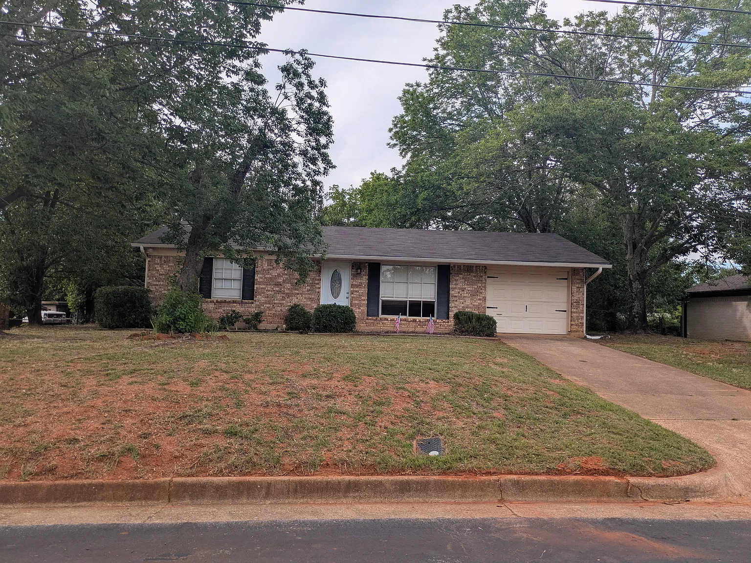 1511 Milam Dr — Photo 2
