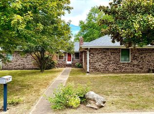 900 Durward Hall Dr, Carthage, MO 64836