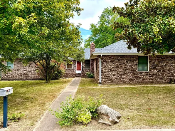 900 Durward Hall Dr, Carthage, MO 64836