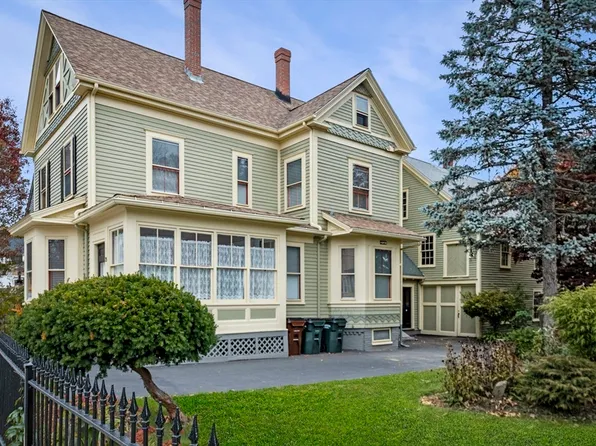 35 Prospect St, Amesbury, MA 01913