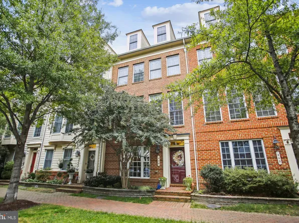 440 Ferdinand Day Dr, Alexandria, VA 22304