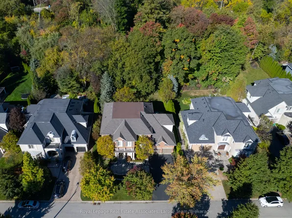 562 Gladwyne Ct, Mississauga, ON L5H 4L4