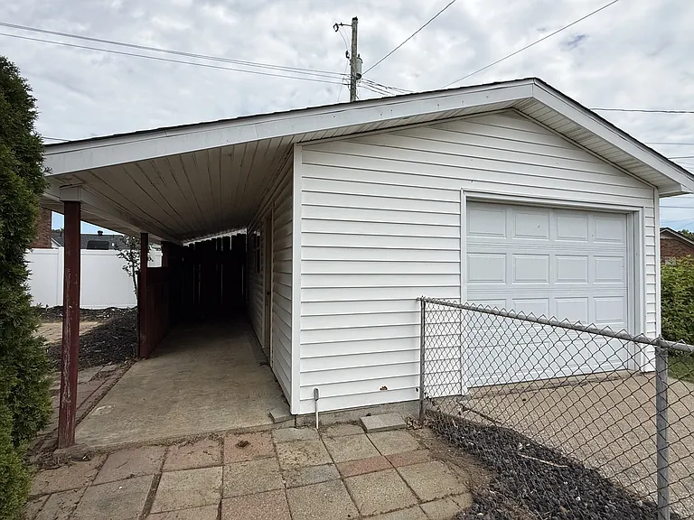 1813 Standish Pl — Photo 4