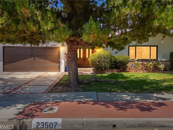 23507 Sylvan St, Woodland Hills, CA 91367