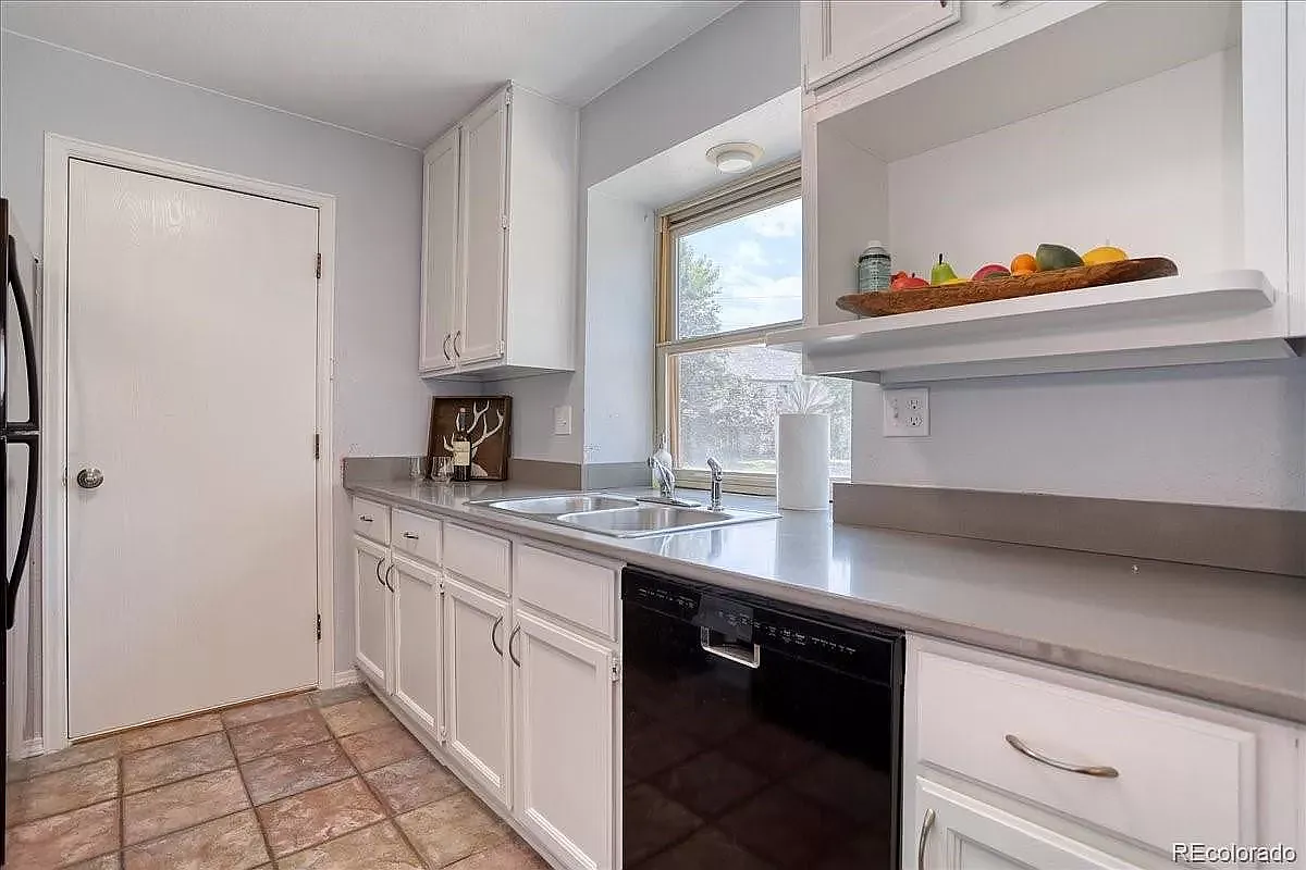 5906 S Nepal St — Photo 3