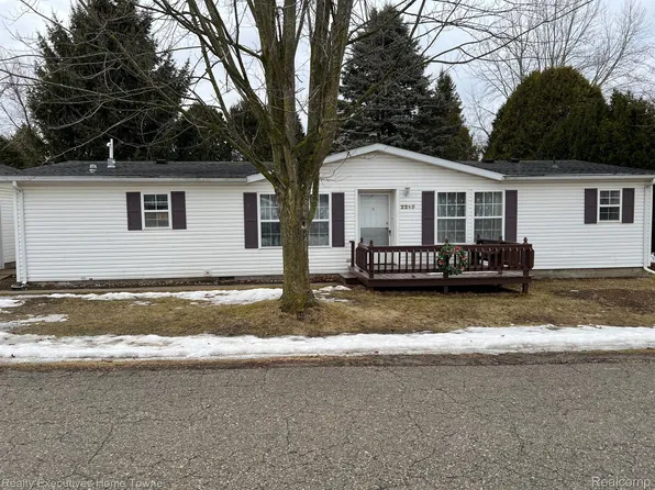 2265 Dennis St, Croswell, MI 48422