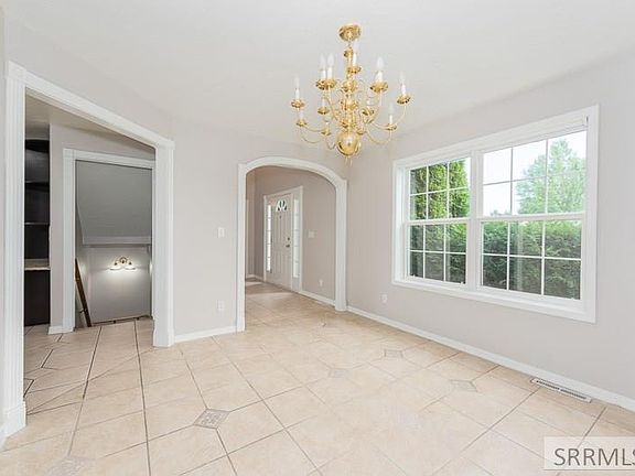4th image of 394 Spyglass Cir