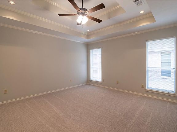 4th image of 2416 Redfield Dr