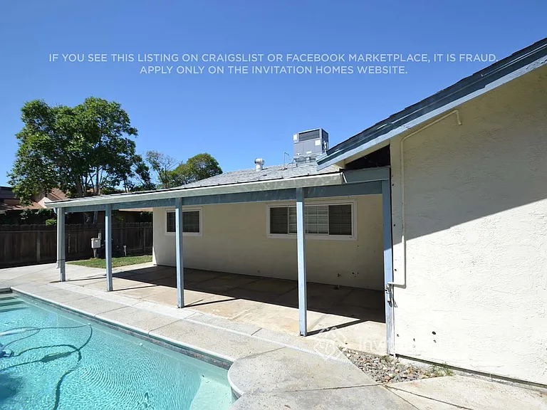 1542 Claremont Dr — Photo 6