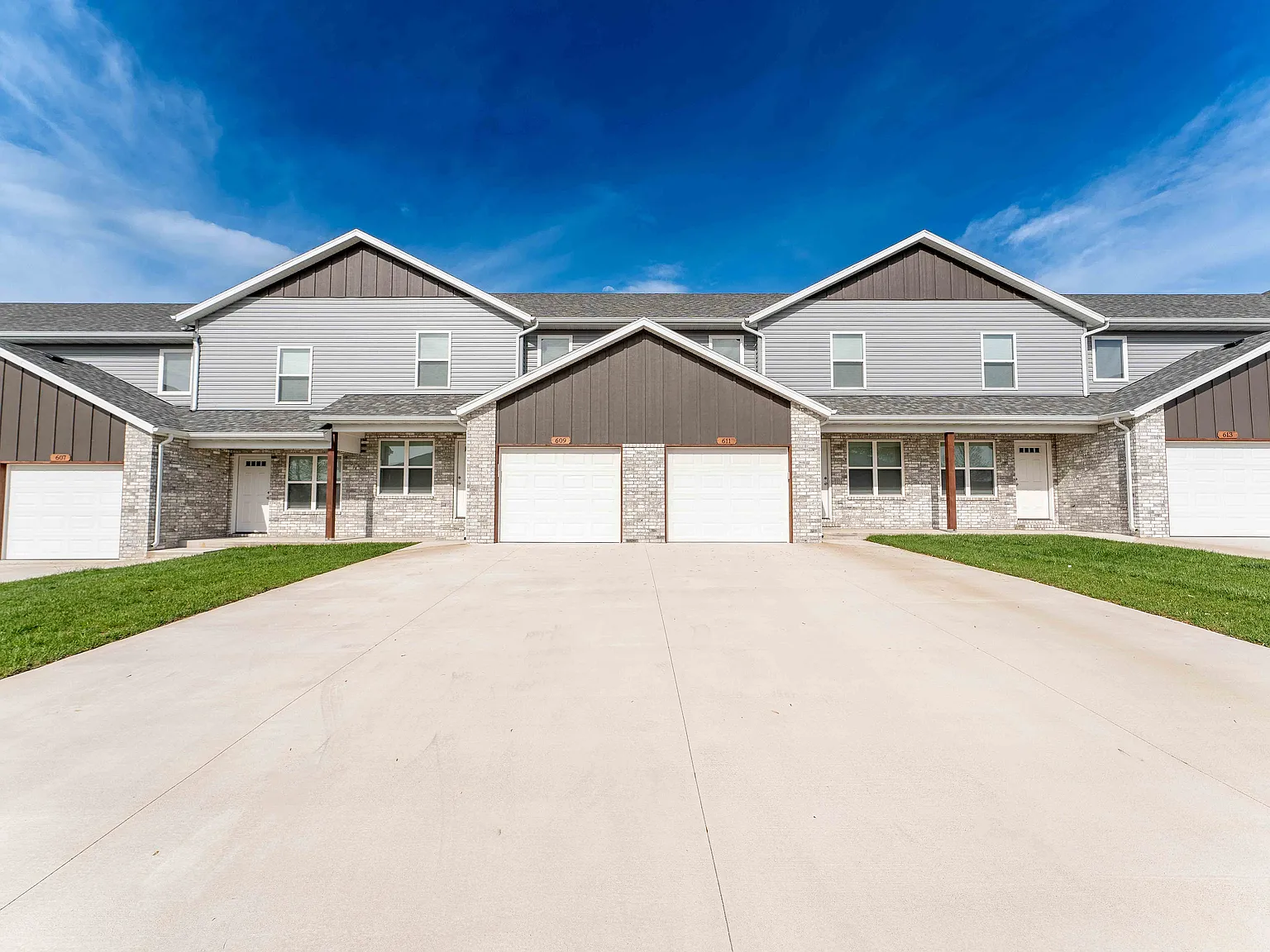 Oakwood Heights Townhomes — Photo 4