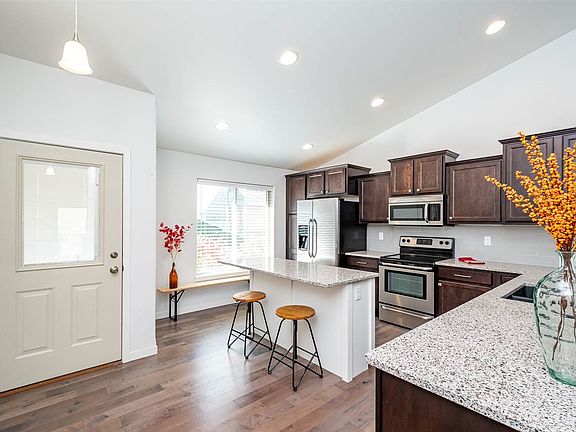 3rd image of 50 Renee Ln