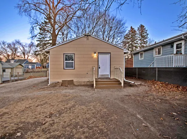 355 Sexauer Ave, Elgin, IL 60123