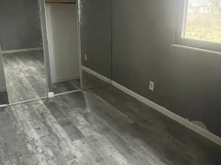 1811 Hanover Ln — Photo 3