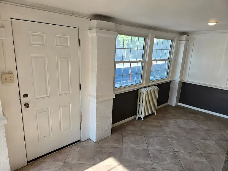 839 E. Walnut St. — Photo 3