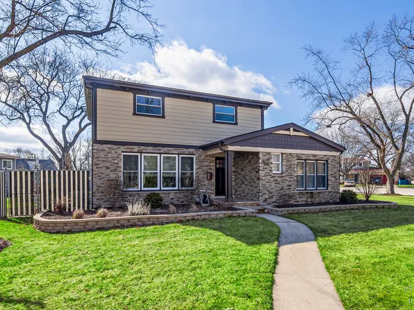 170 N Pioneer Dr, Addison, IL 60101