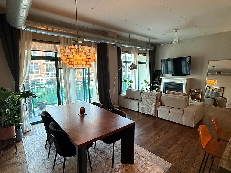 910 W Madison St #702 — Photo 1