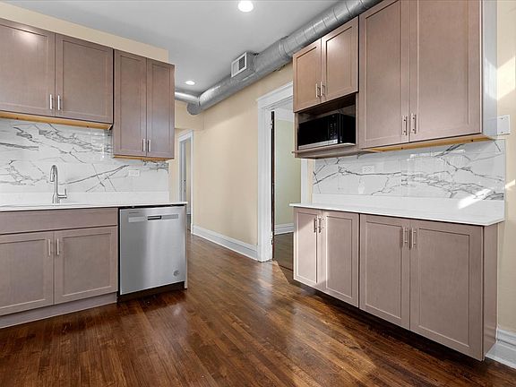 3rd image of 4351 N Bell Ave #2R