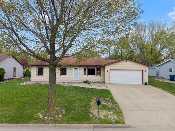 201 Fairway St, Combined Locks, WI 54113