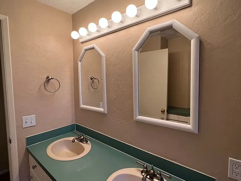 3355 Montebello Ave — Photo 22