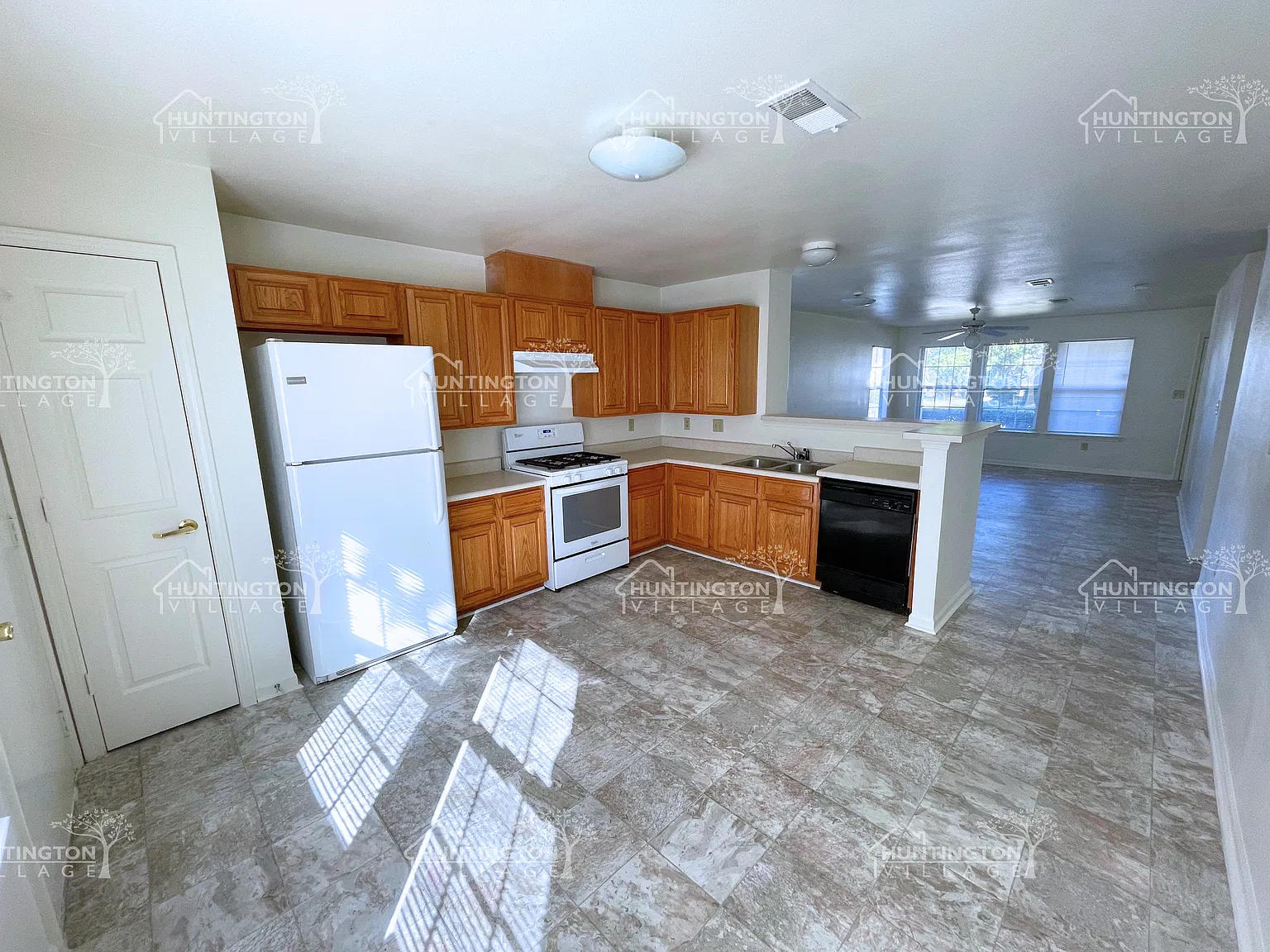 3 bed, 1386 sqft, $1,349 — Photo 4