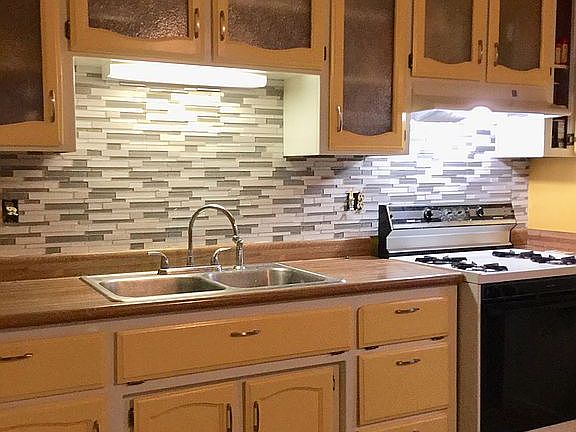 New kitchen backsplash