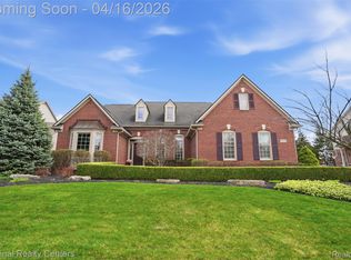 30304 Sterling Dr, Novi, MI 48377