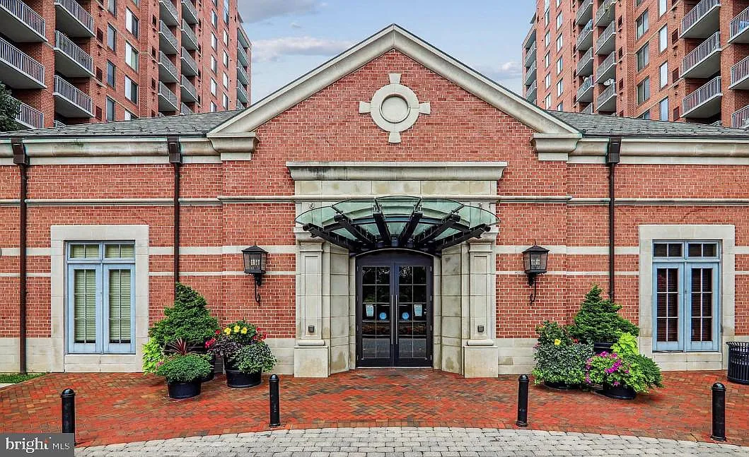 1 bed, 1.0 bath, 791 sqft, $1,995 — Photo 2