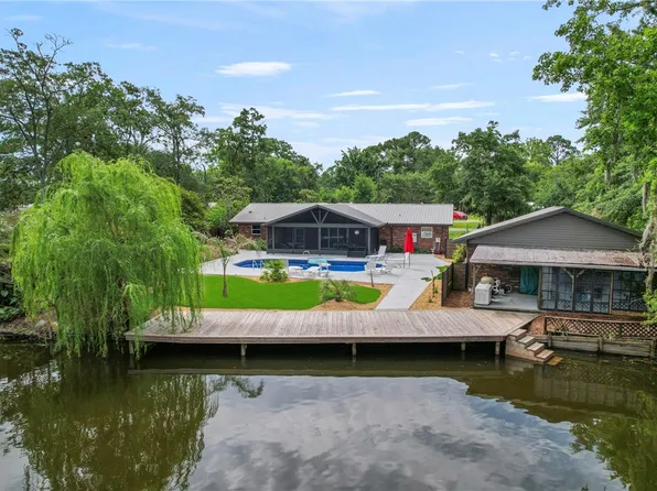 103 Pine Lake Dr, Brunswick, GA 31525