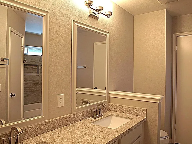 2200 Larston Ln — Photo 8