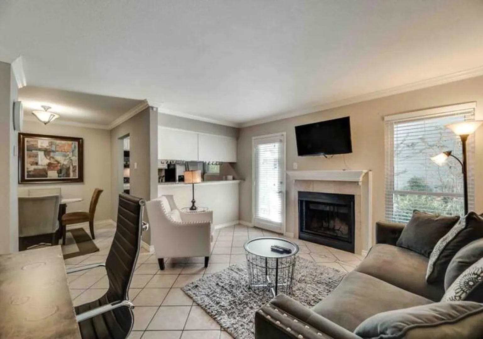 I12 World Cup Stay - 18 min to AT&T - Sleeps 4 - Public Transit — Photo 3