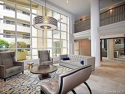 4th image of 100 Cuttermill Rd APT 4V