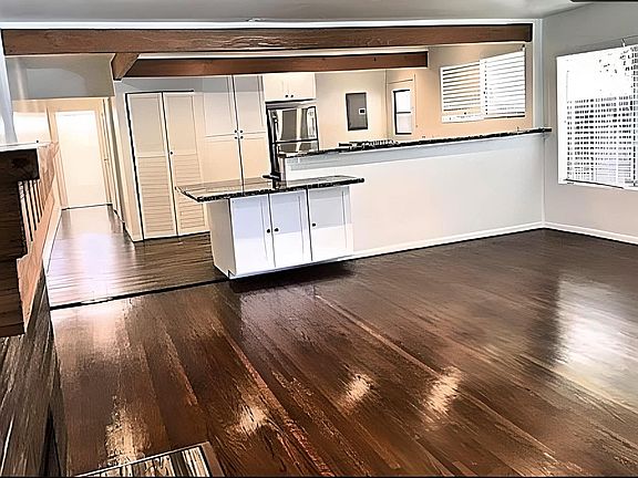 3rd image of 825 N Curson Ave